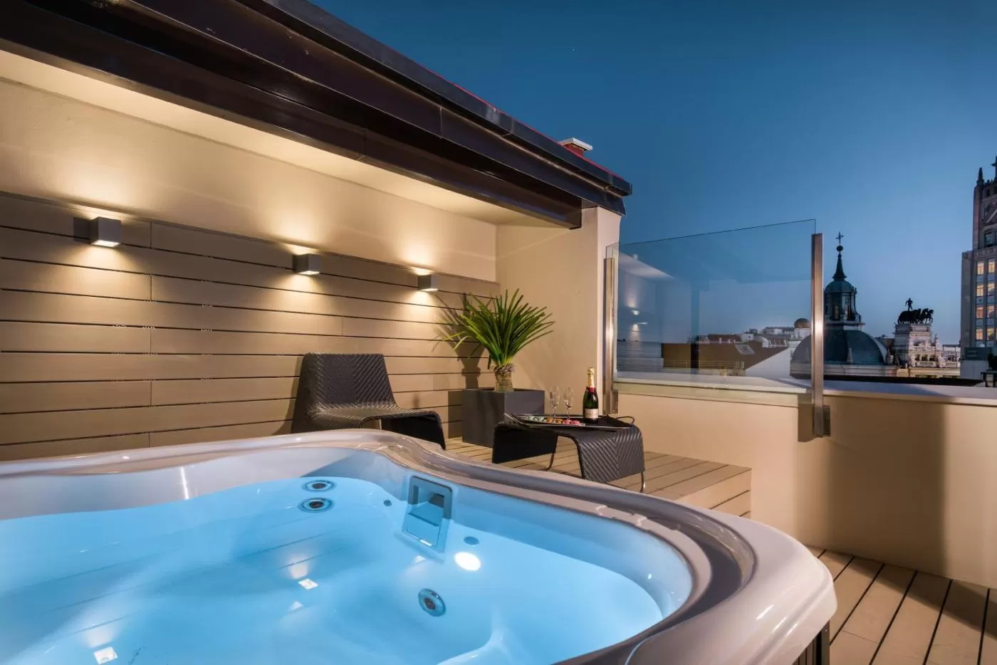 Suite con terraza y jacuzzi Catalonia Gran Vía Madrid