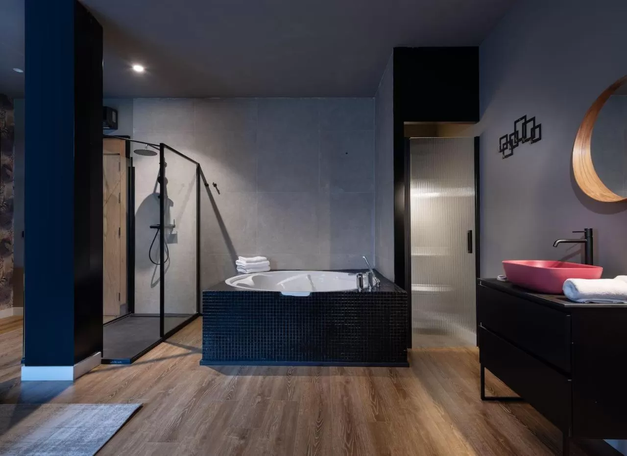 Suite Deluxe con bañera de hidromasaje Saman Hotel Boutique Valencia