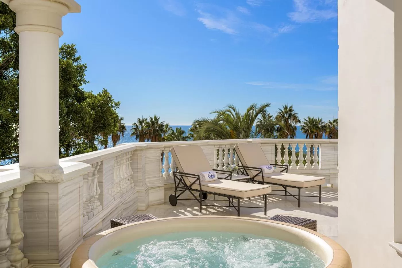 Suite Real Gran Hotel Miramar GL Málaga con Jacuzzi Privado en la Terraza